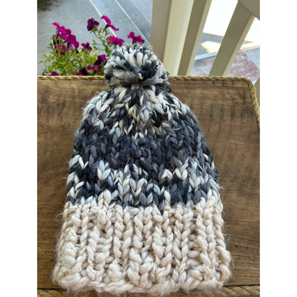 Toby Womens Chunky Knit Pom Pom Beanie Cream Gray Black Winter Hat